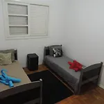 Noites tranquilas,perto de tudo.